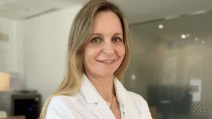 Dra. Irene Pinilla, directora médica especializada en injerto capilar en Madrid